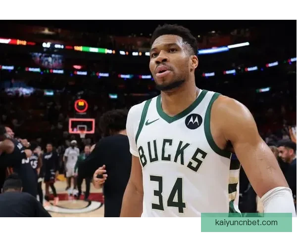 字母哥谈球队管理：领袖作用助力边缘球员保持积极心态传递正能量