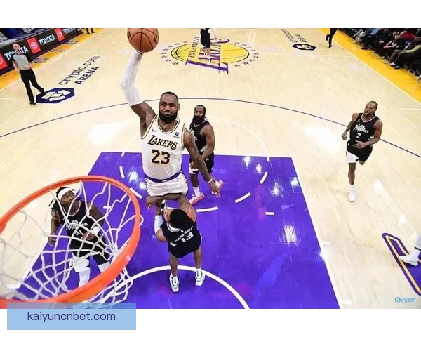 詹姆斯本赛季85次扣篮超前两季获赞退役后应拿五千万年薪